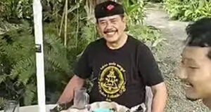 Jro Mangku Kasta Berkunjung ke Rumah Makan Abian Candra